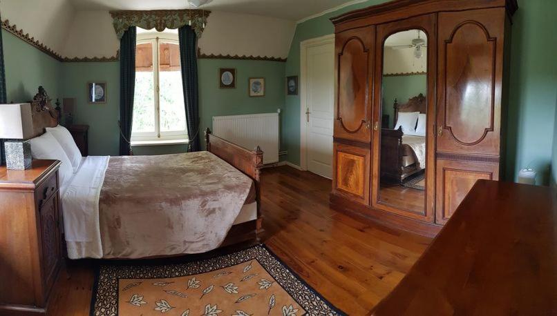 The Green Room At Chateau Joncasses Near Cahors, France Cambayrac Luaran gambar
